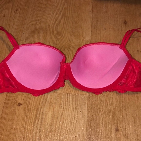 Pink lace bra - Picture 2 of 3